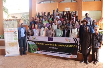 Photo de famille des participants de la 3ème réunion annuelle du projet à Niamey en février 2023, la création de l’unité d’enseignement a été au cœur des débats.